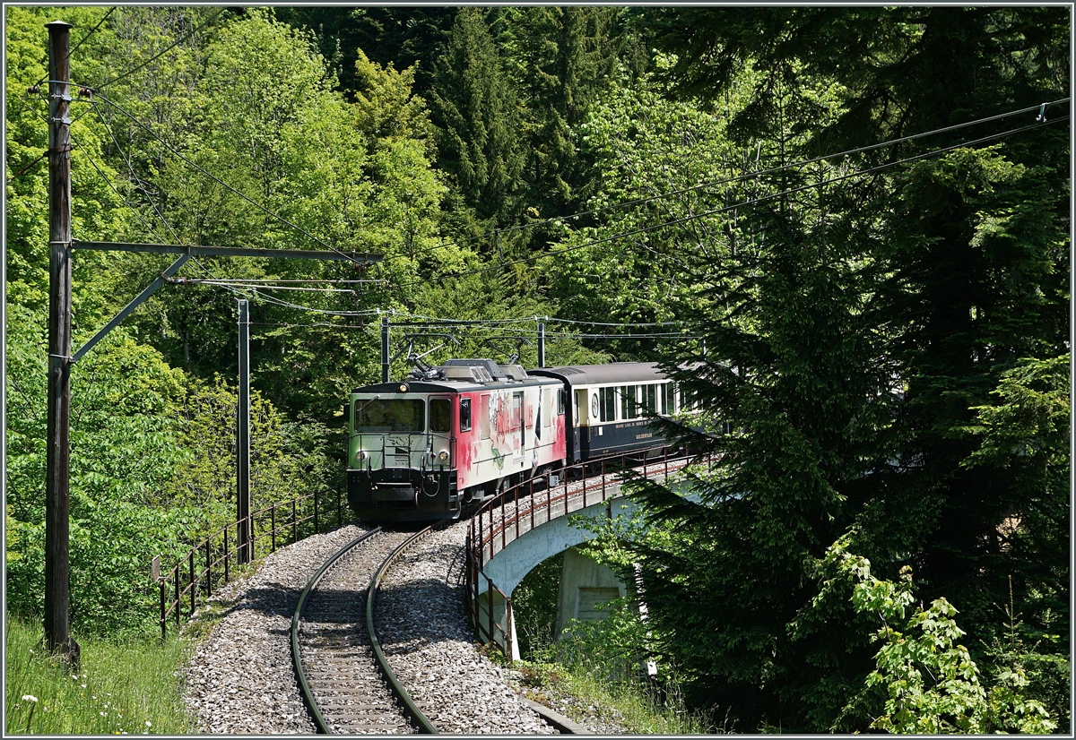 A MOB GDe 4/4 with a GoldenPass Classic between Les Avants and Chamby.
25.05.2016