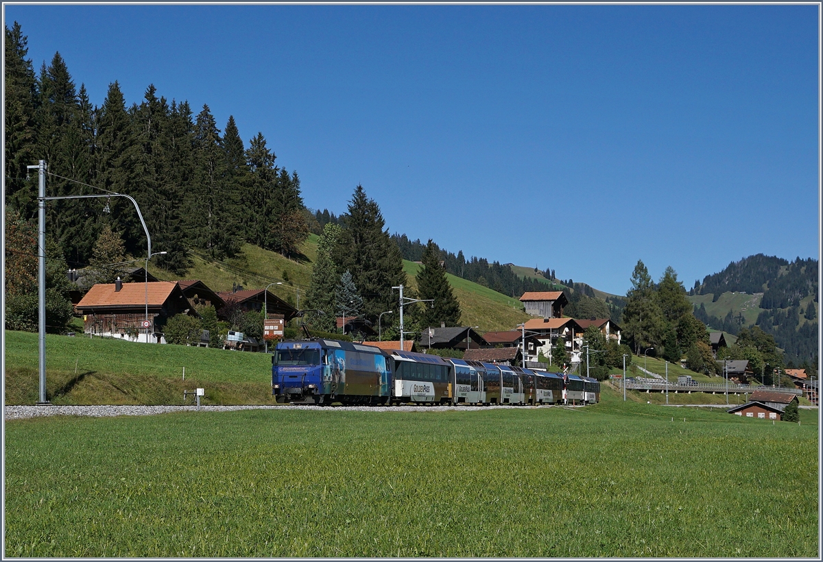 A MOB Ge 4/4 (Serie 8000) between Sannenmöser and Schönried.
30.09.2016 