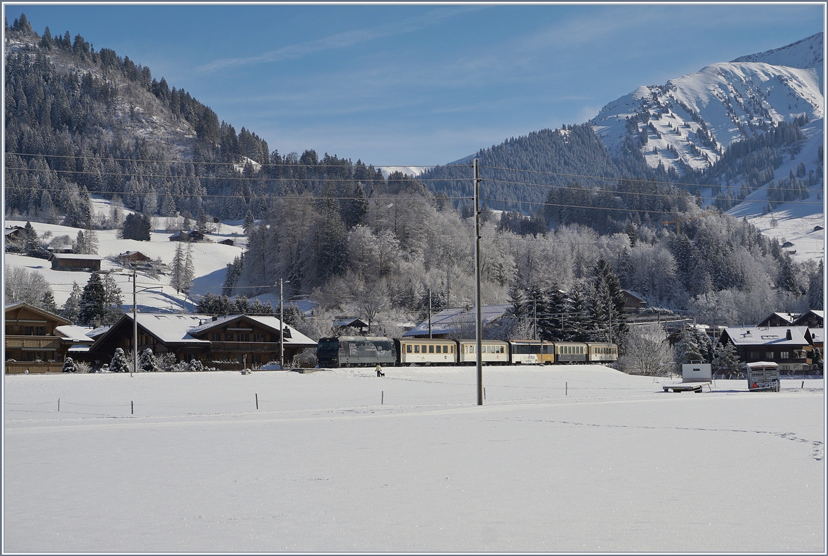 A MOB Ge 4/4 wiht a Belle Epoque train from Zweisimmen to Montreux by Gstaad.
02.02.2018
