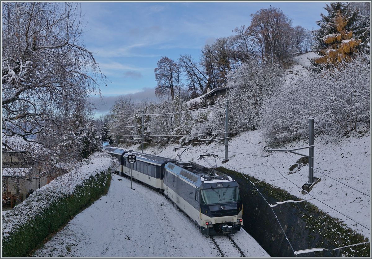 A MOB Ge 4/4 with his Panoramic Express from Montreux to Zweisimmen by Sonzier. 

05.12.2020