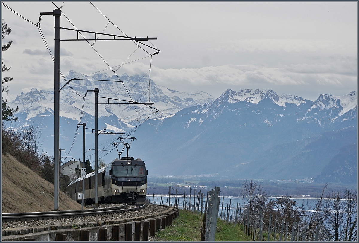 A MOB Ge 4/4 with his Panoramic Express by Planchamp. In the backgroud the Dents de Midi. 

12.03.2020