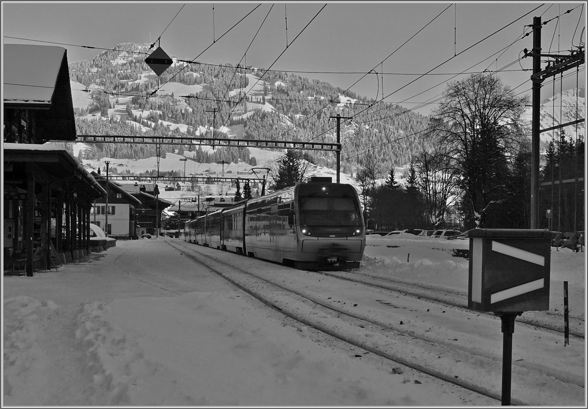 A MOB local train on the way to Rougemont by his stop in Saanen.
19.01.2017