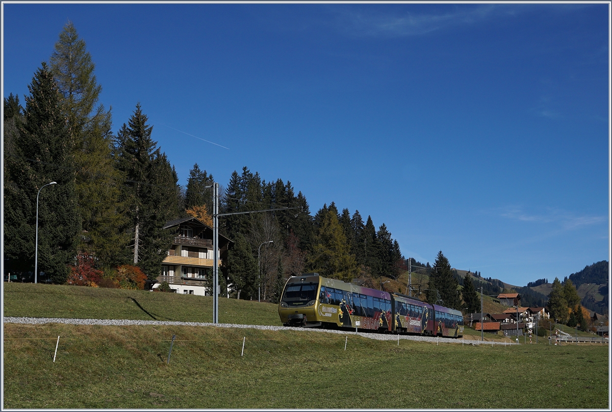 A MOB local train to Rougemont by Saanenmöser.
29.10.2016