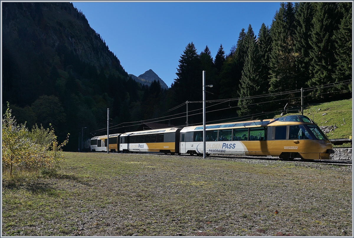 A MOB Panoramic Service by Les Cases on the way to Montreux.
11.10.2017