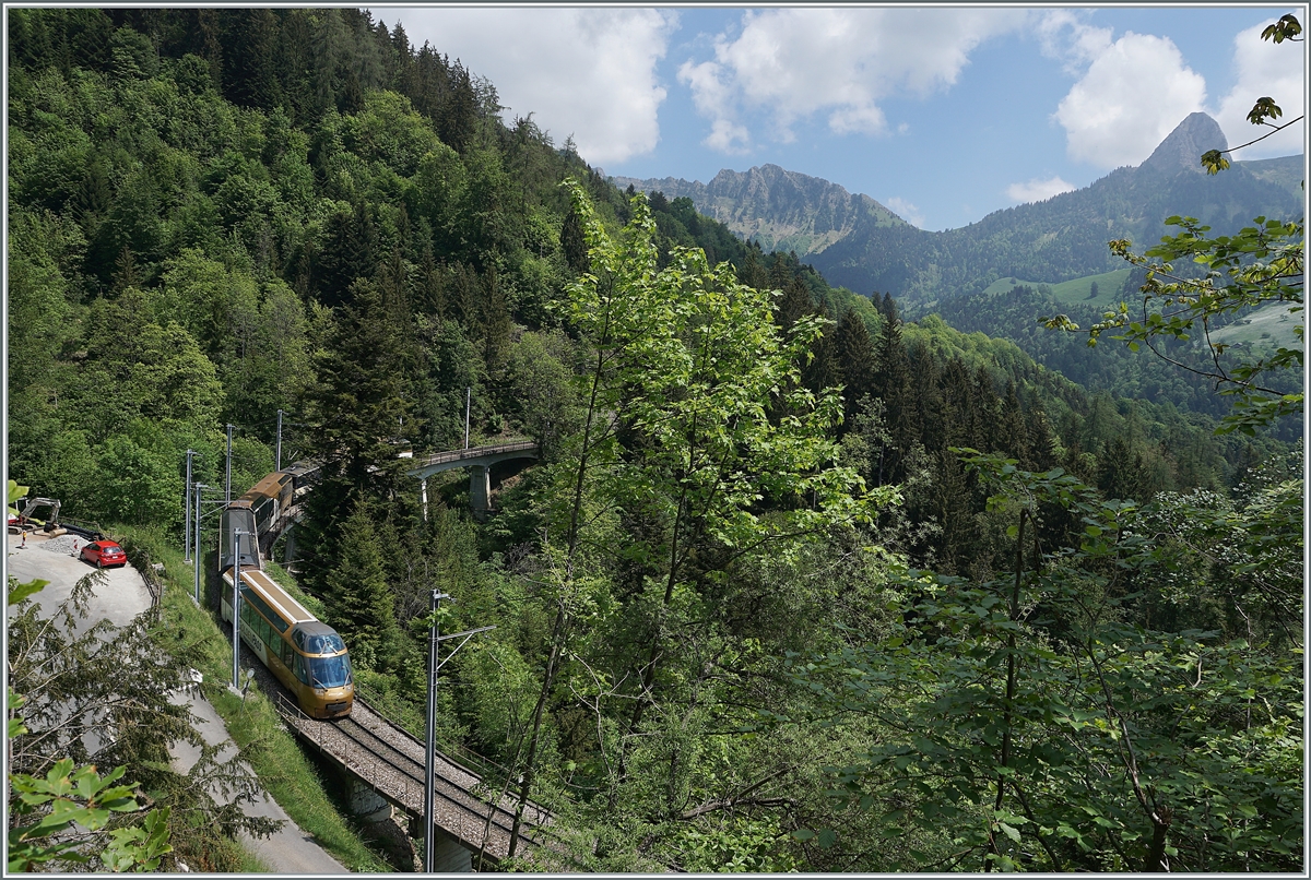 A MOB Panormaic Express Service on the way to Zweisimmen on the Bois des Chenaux Bridge near Les Avants.

17.05.2020.