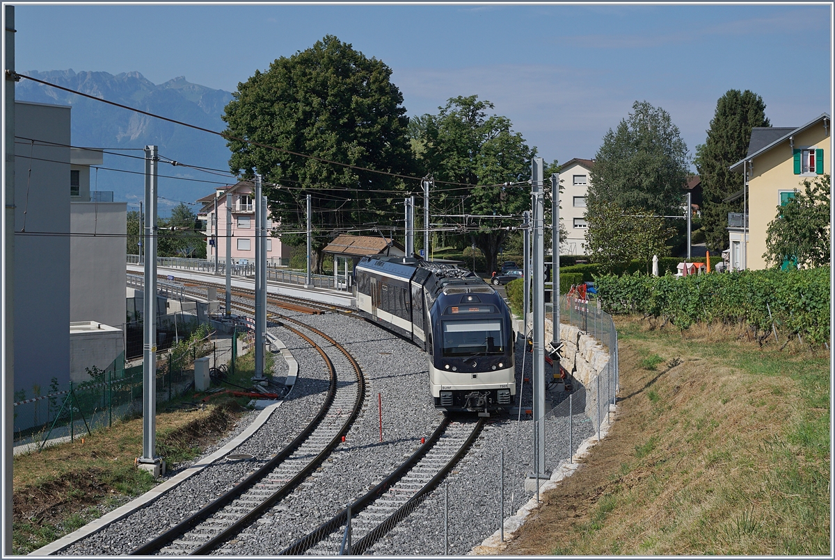 A MVR ABeh 2/6 in the new St-Légier station. 

26.07.2019