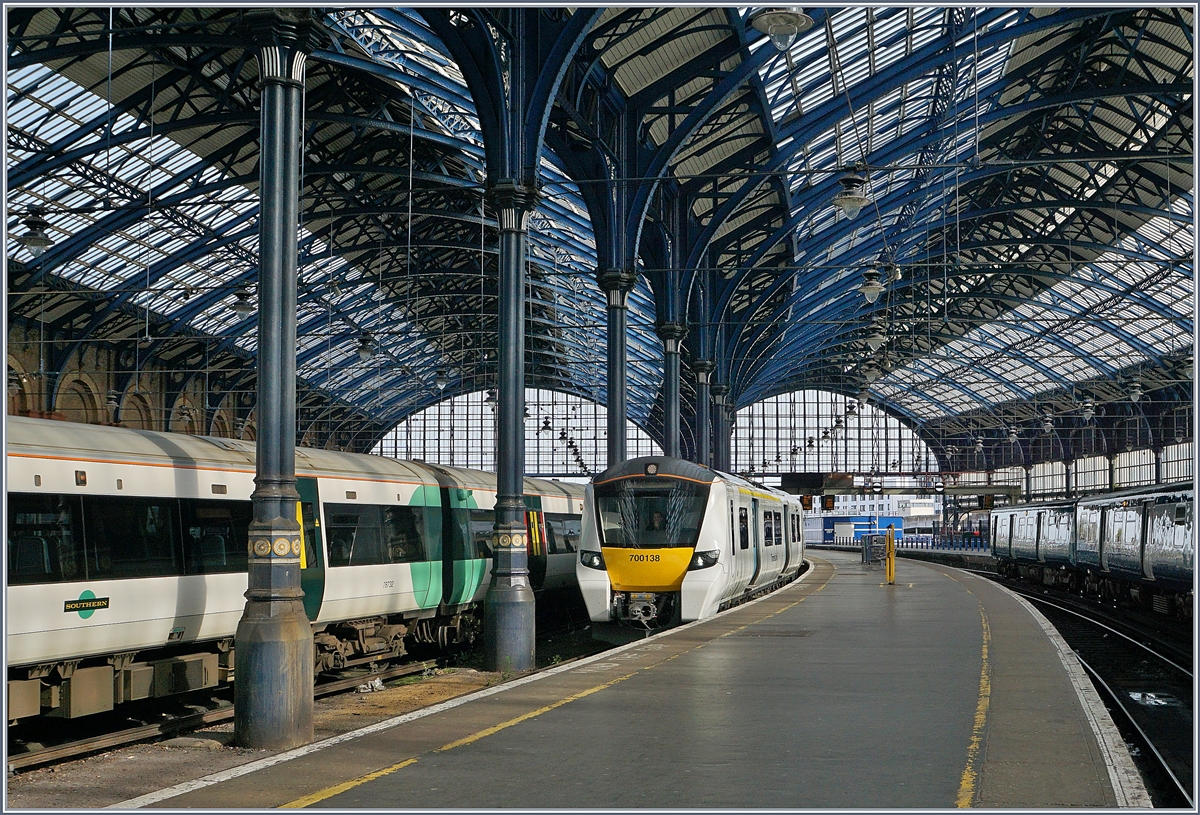 A new Class 700 700138) is arriving at Brighton.
03.05.2018