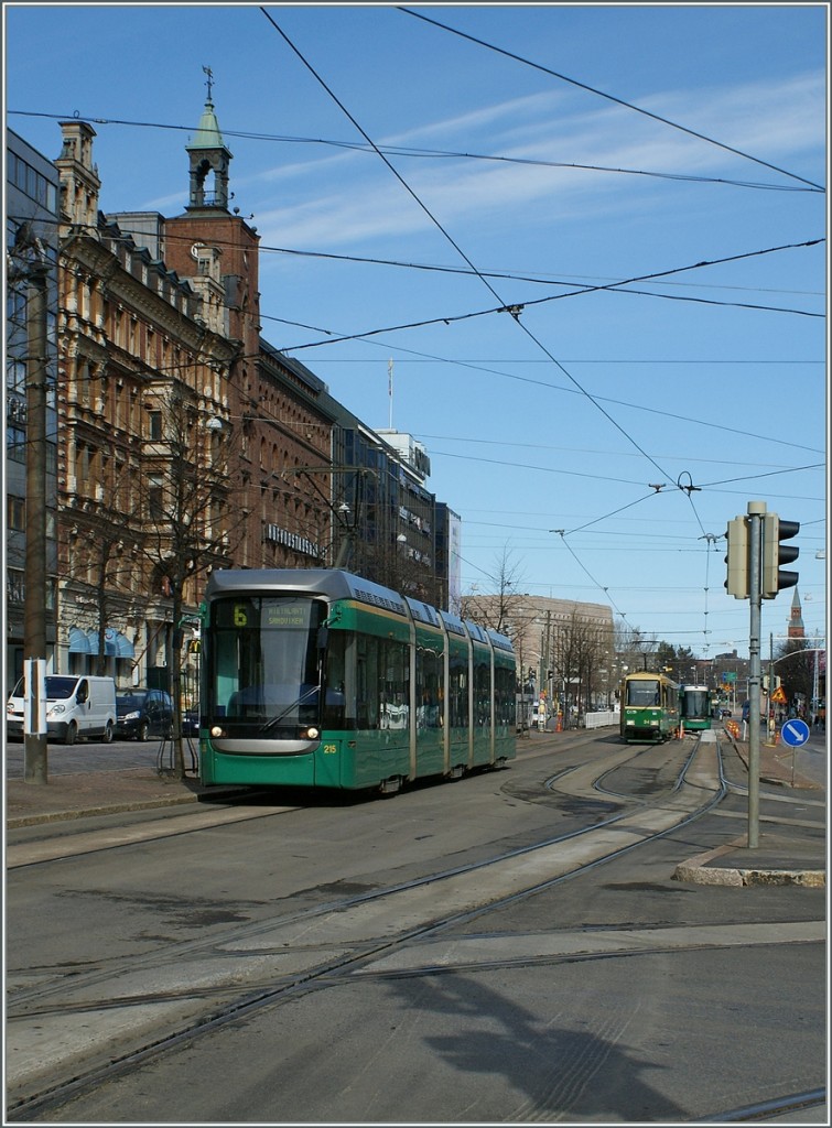 A new HSL Tram N° 215 runs on the Line 6 here near the Railway Station.
29.04.2012