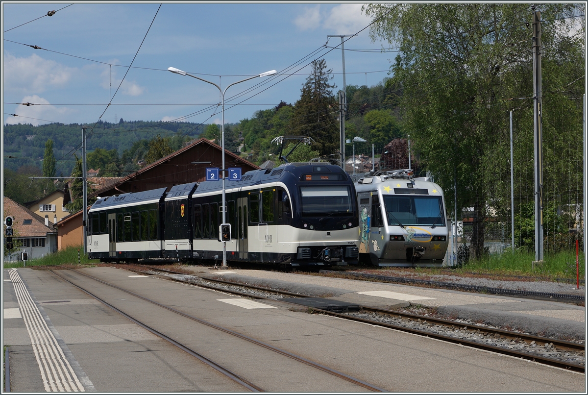 A new  SURF  MVR ABeh 2/6 is leaving Blonay on the way to Vevey.
08.05.2016