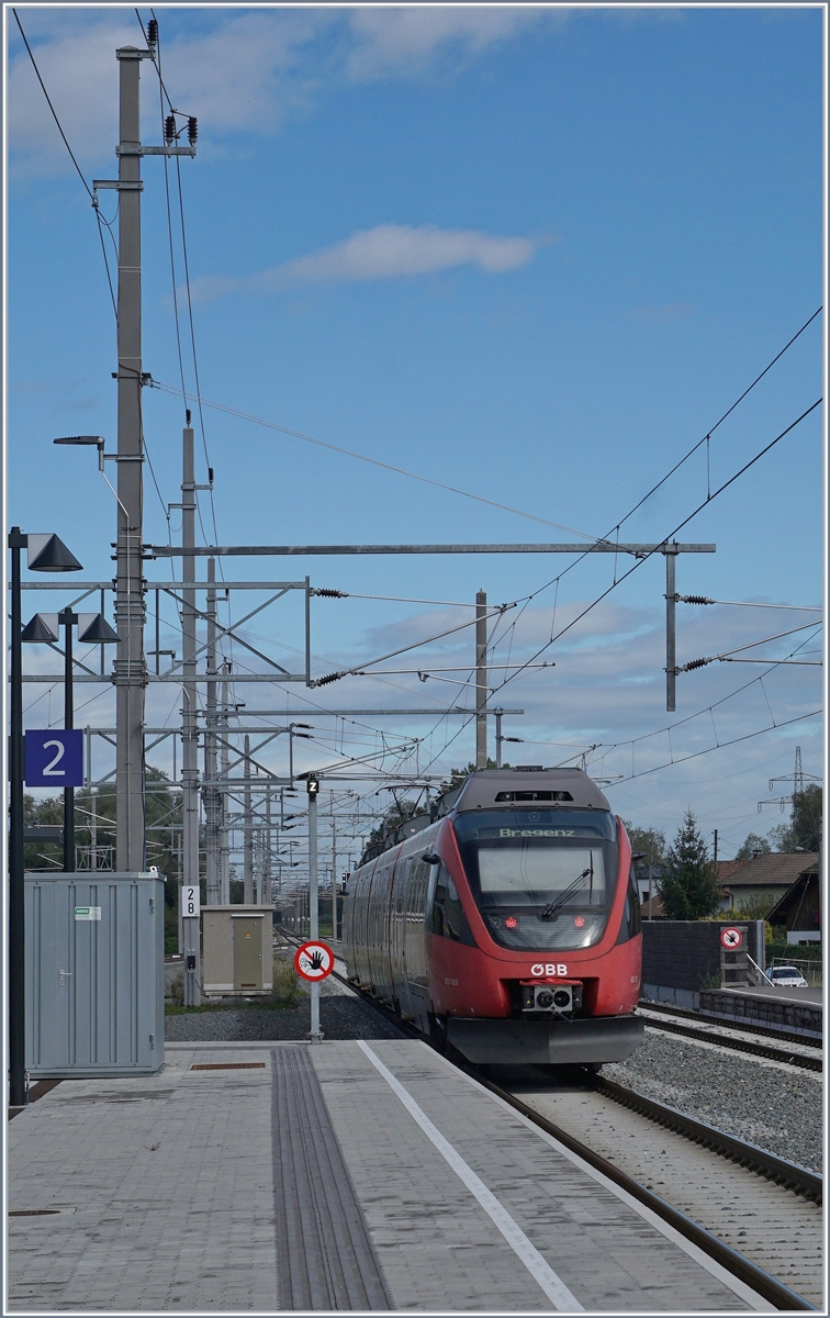 A ÖBB ET 4024 is leaving Lustenau on the way to Bregenz.
23.09.2018