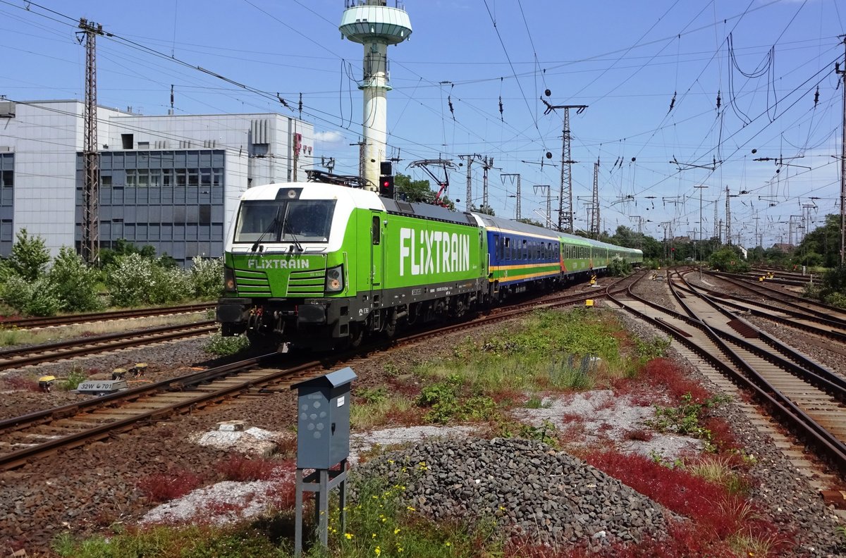 A rather colourful FlixTrain, pullen by 193 813, enters Duisburg Hbf on 7 June 2019.