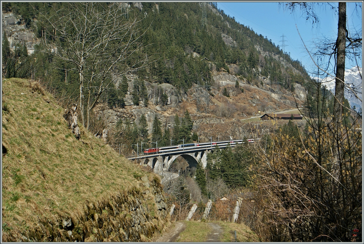 A Re 4/4 II with the IR 2178 by Wassen on the Mittlere Meienreuss Bridge. 
14.03.2014