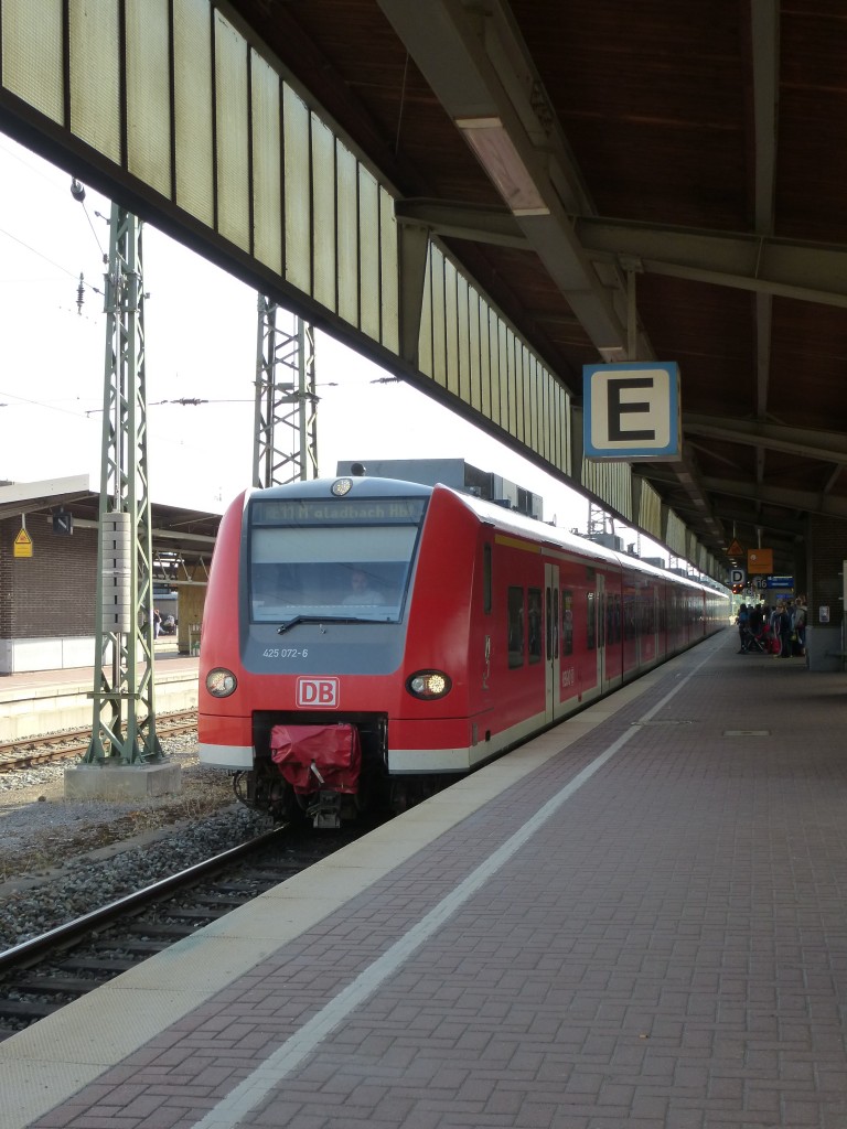 A RE11 to Mönchengladbach is arriving in Dortmund main station on August 21st 2013.