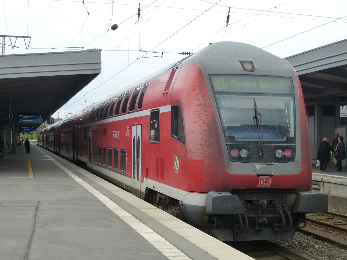 A RE6 to Minden (Westfalen) is standing in Essen main station on August 20th 2013.