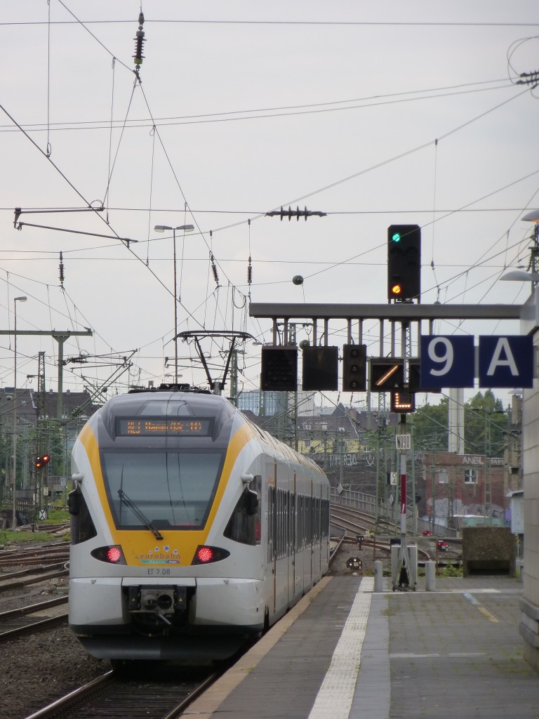 A RE9 to Hamm (Westfalen) is leaving Dsseldorf main station on August 20th 2013.