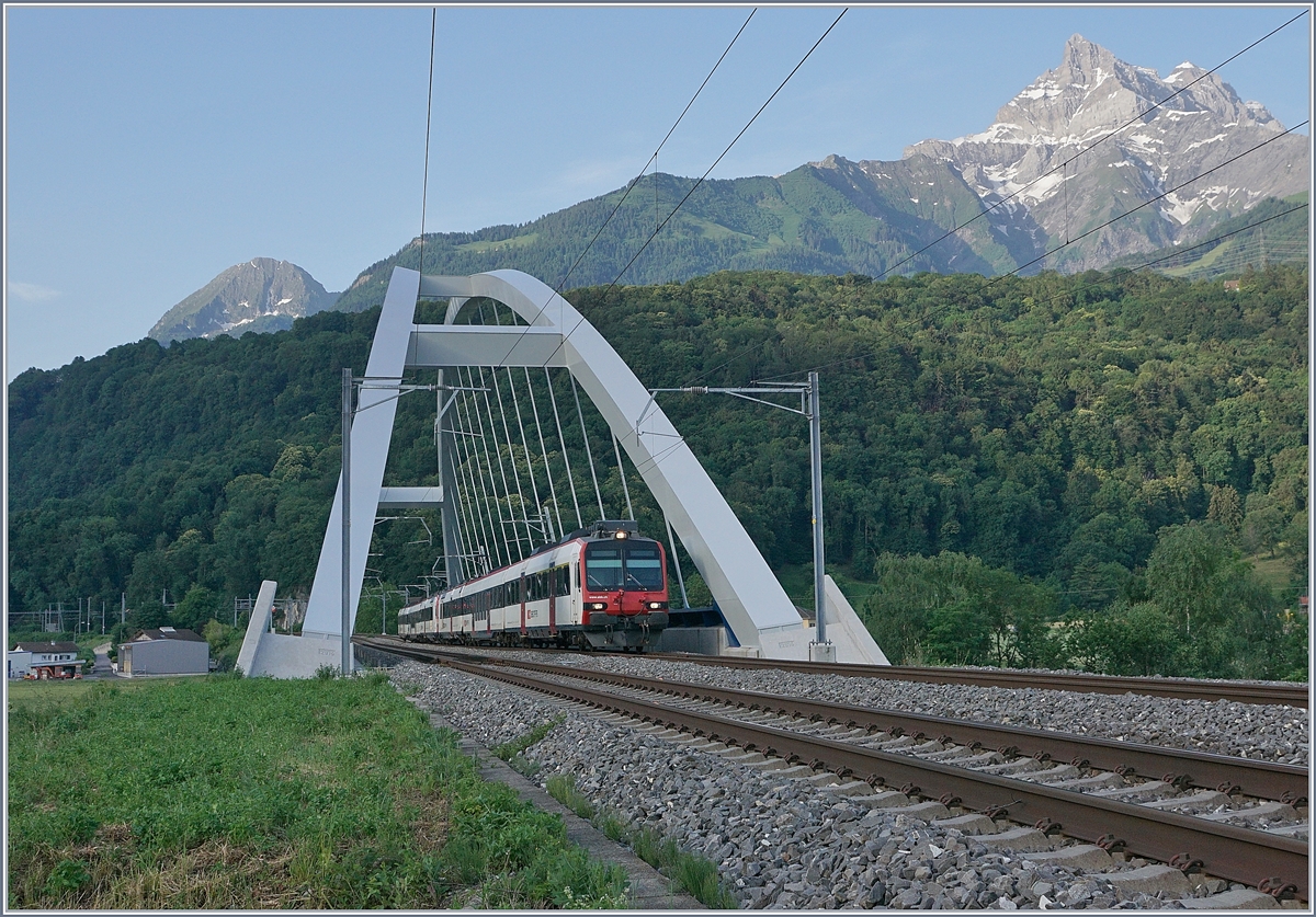 A Regio Alp Domino between St Maurice and Bex on the way to Aigle.

25.06.2019