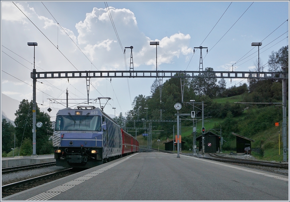 A RhB Ge 4/4 649 with his Albula Fast-Serice from in Filisur.

12.09.2016