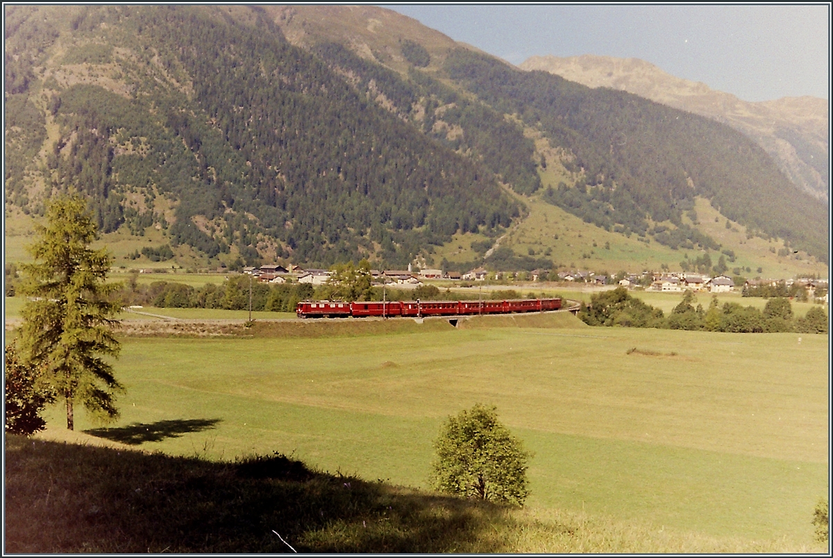 A RhB Ge 4/4 I with a local service to Scuol by Zernez. 

analog picture / Sept. 1993