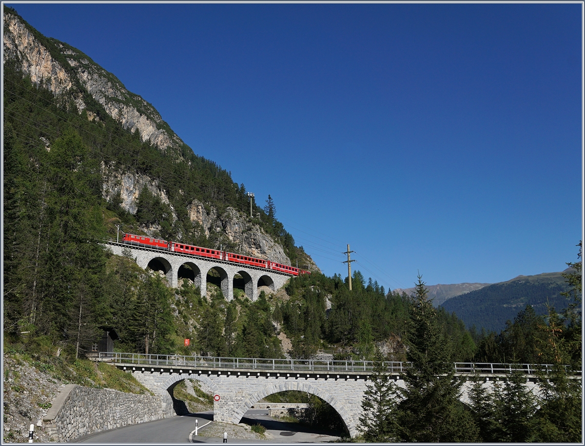 A RhB Ge 6/6 with a Alulba Fast Service to St Moritz between Bergün and Preda. 

14.09.2016