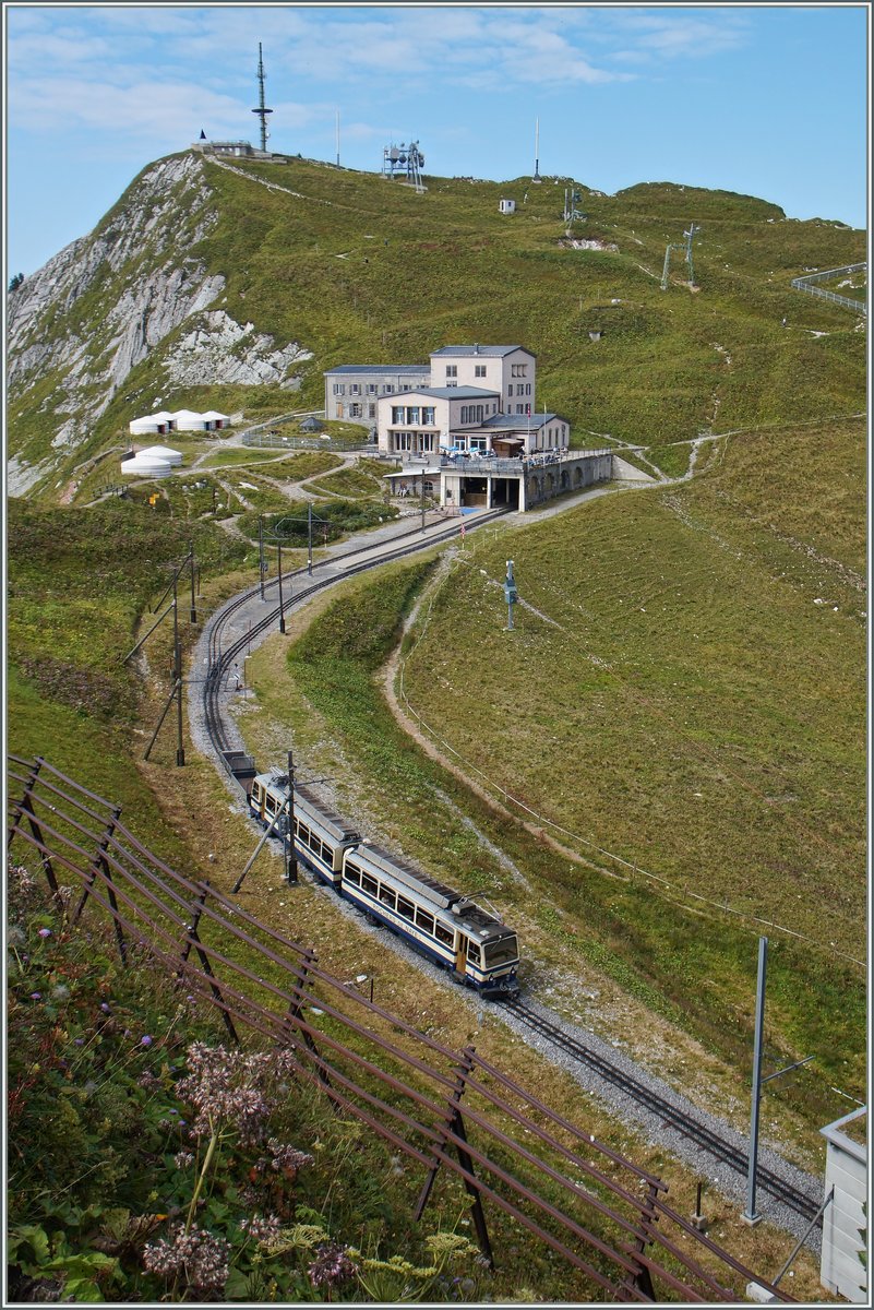 A Rocheres de Naye train near the summit station.

04.09.2014

