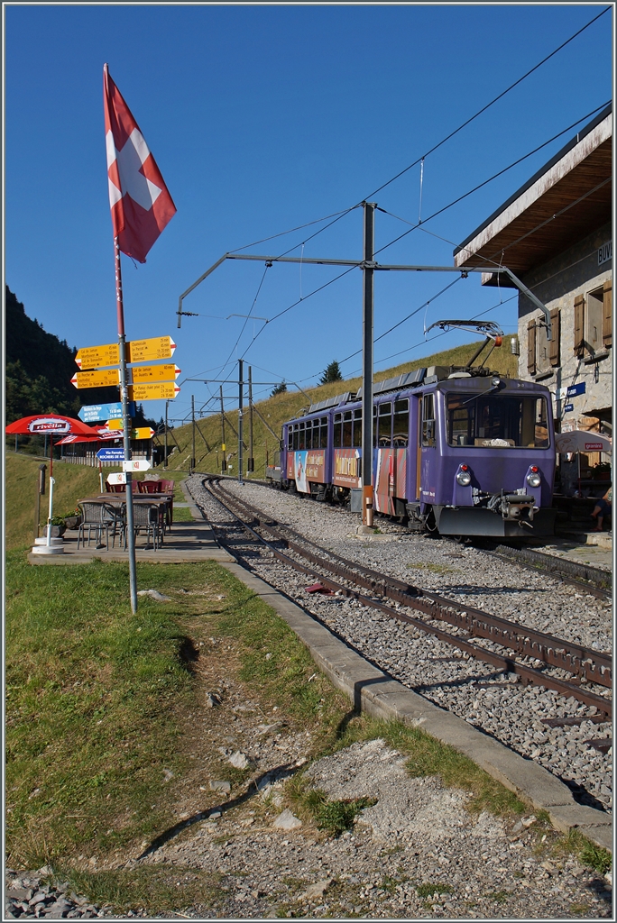 A Rochers de Naye train by his stop in Jaman.
04.09.2014  