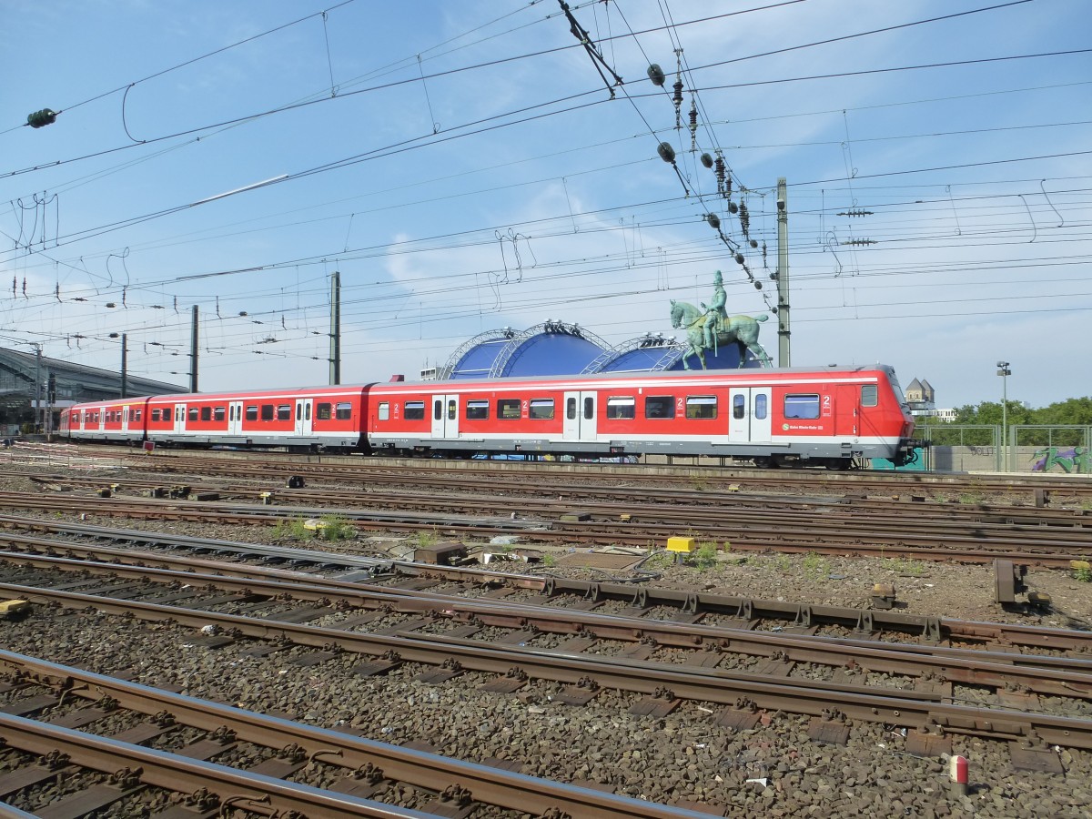 A S6 to Essen is leaving the main station of Cologne on August 21st 2013.
