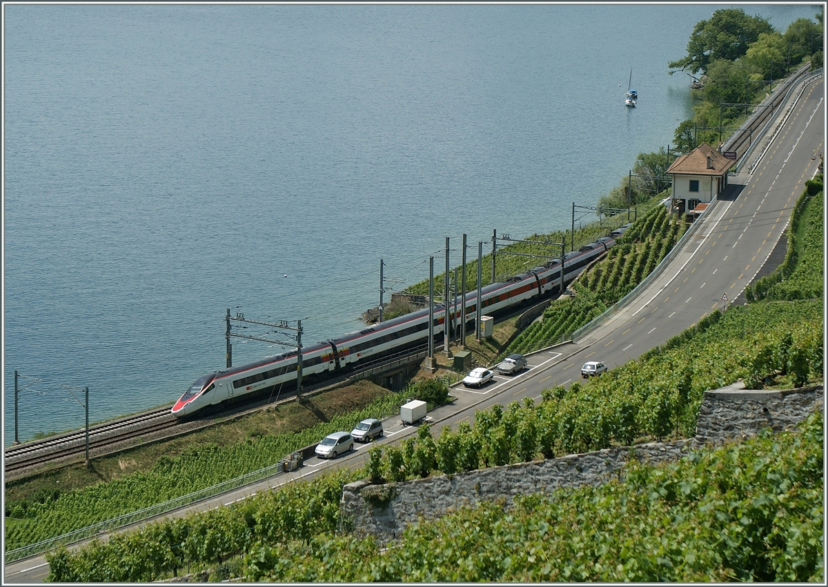 A SBB ERT 610 (RABe 503) on the way to Geneva near Cully.

15.06.2011