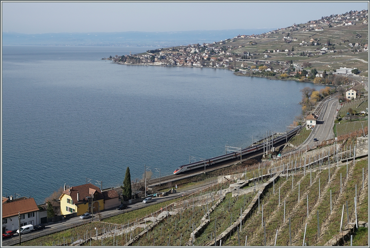 A SBB ETR 610 / RABe 503 on the way to Geneve near Epesses.
22.02.2016