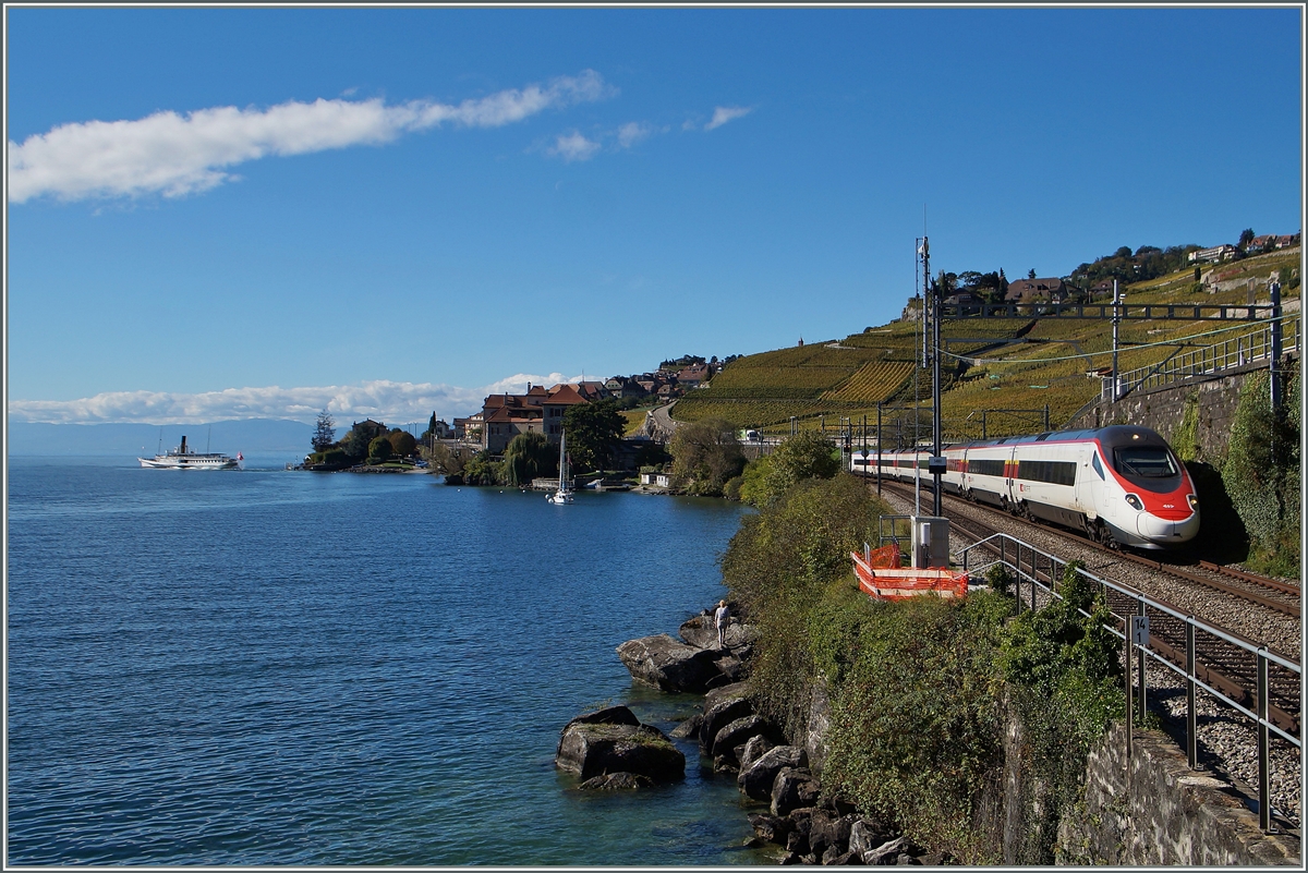 A SBB ETR 610 and a steamer in the Background by Rivaz.
17.10.2014