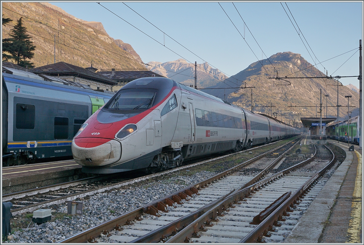 A SBB ETR 610 by his stop in Domodossola. This train is the EC 51 and runs from Basel to Milan. 

28.10.2021