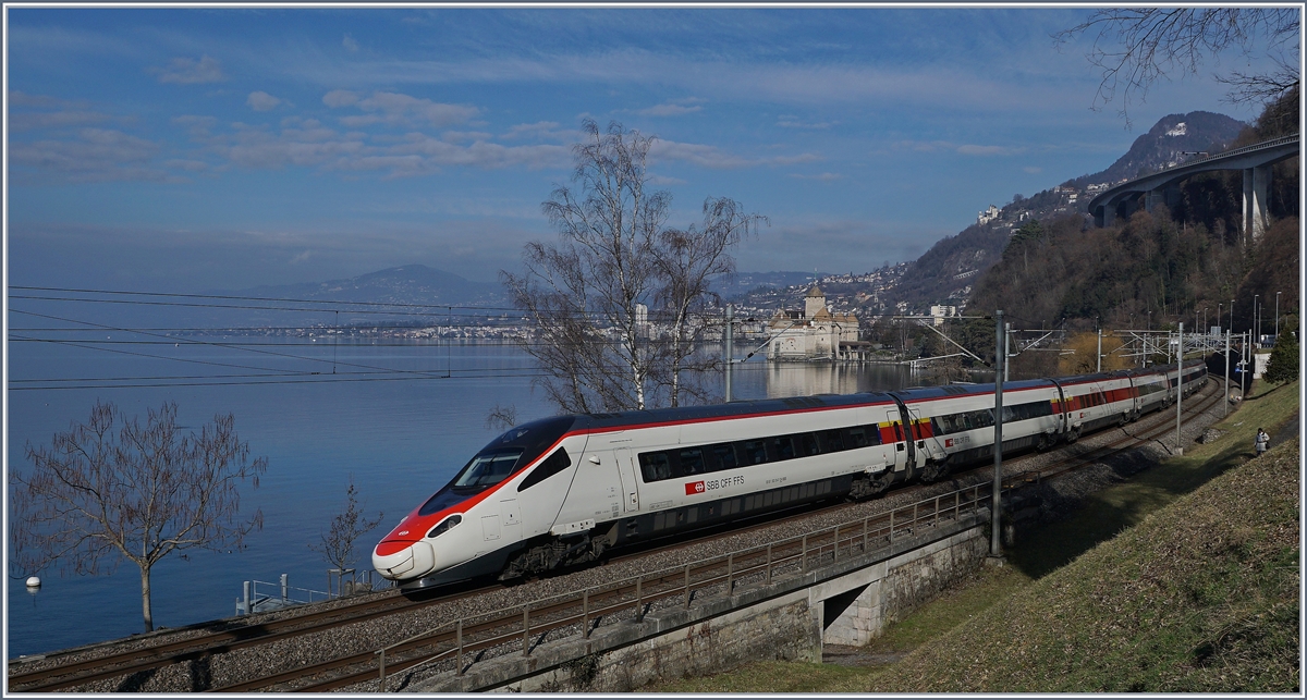 A SBB ETR 610 from Milano to Geneva by the Castle of Chillon.
11.02.2017