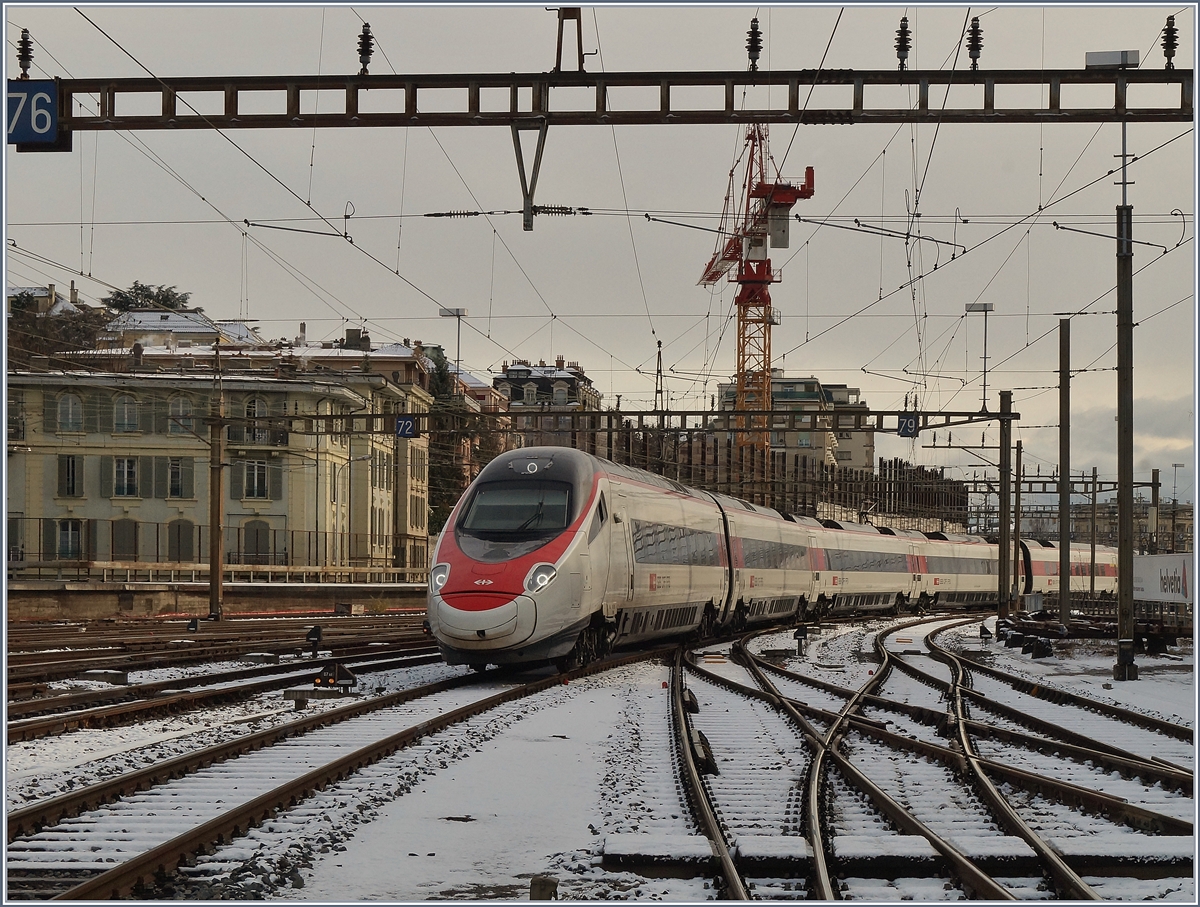 A SBB ETR 610 is arriving from Milano in Lausanne.
01.12.2017