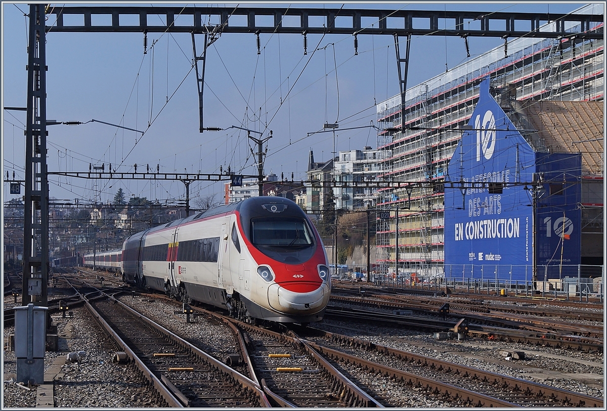 A SBB ETR 610 is arriving at Lausanne.
09.02.2018