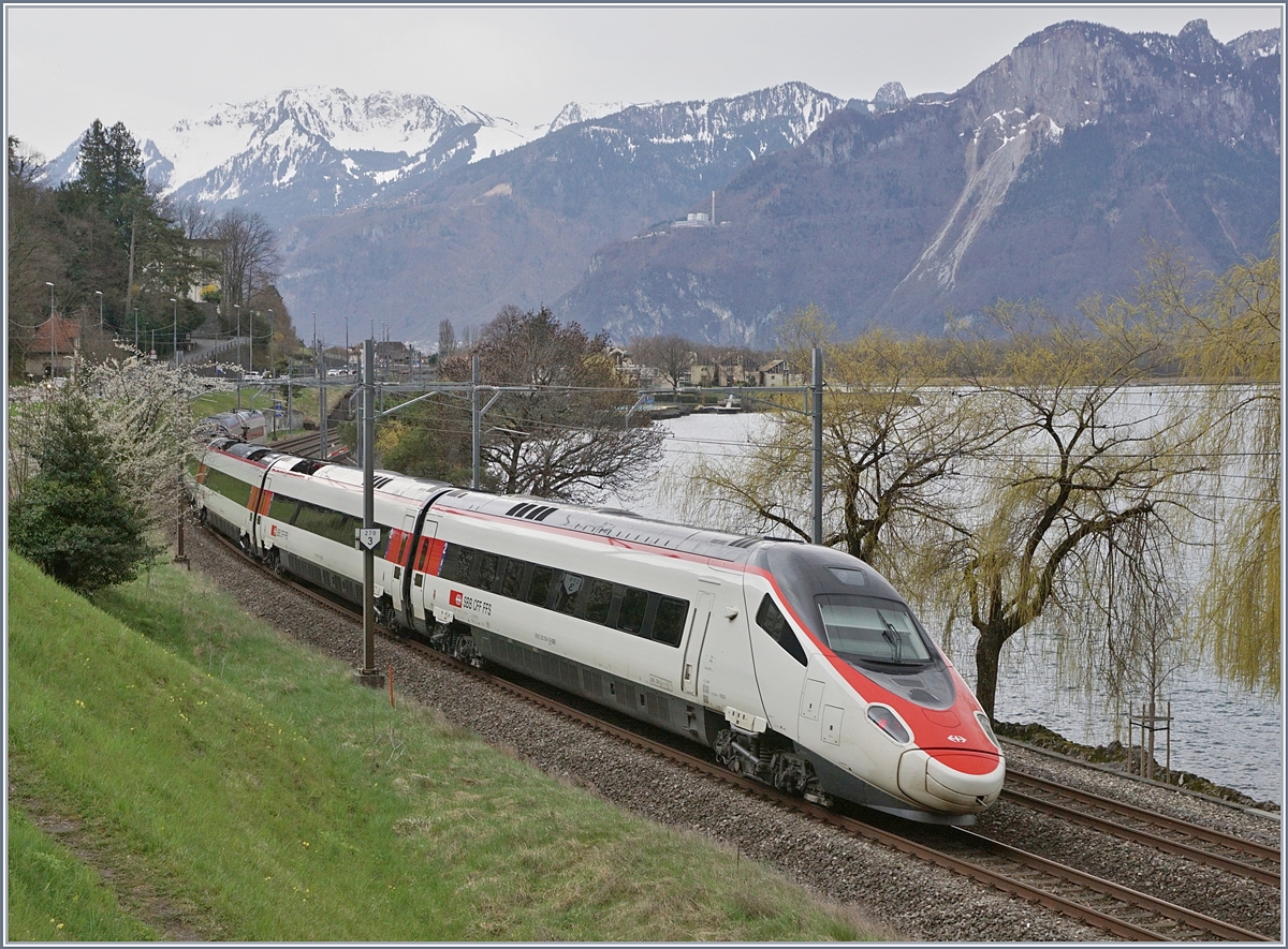 A SBB ETR 610 near Villeneveue on the way to Milano.
03.04.2018