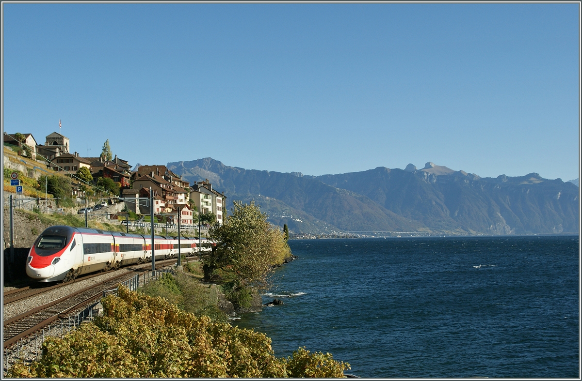 A SBB ETR 610 on the way to Milan by St Saphorin. 
28.10.2013