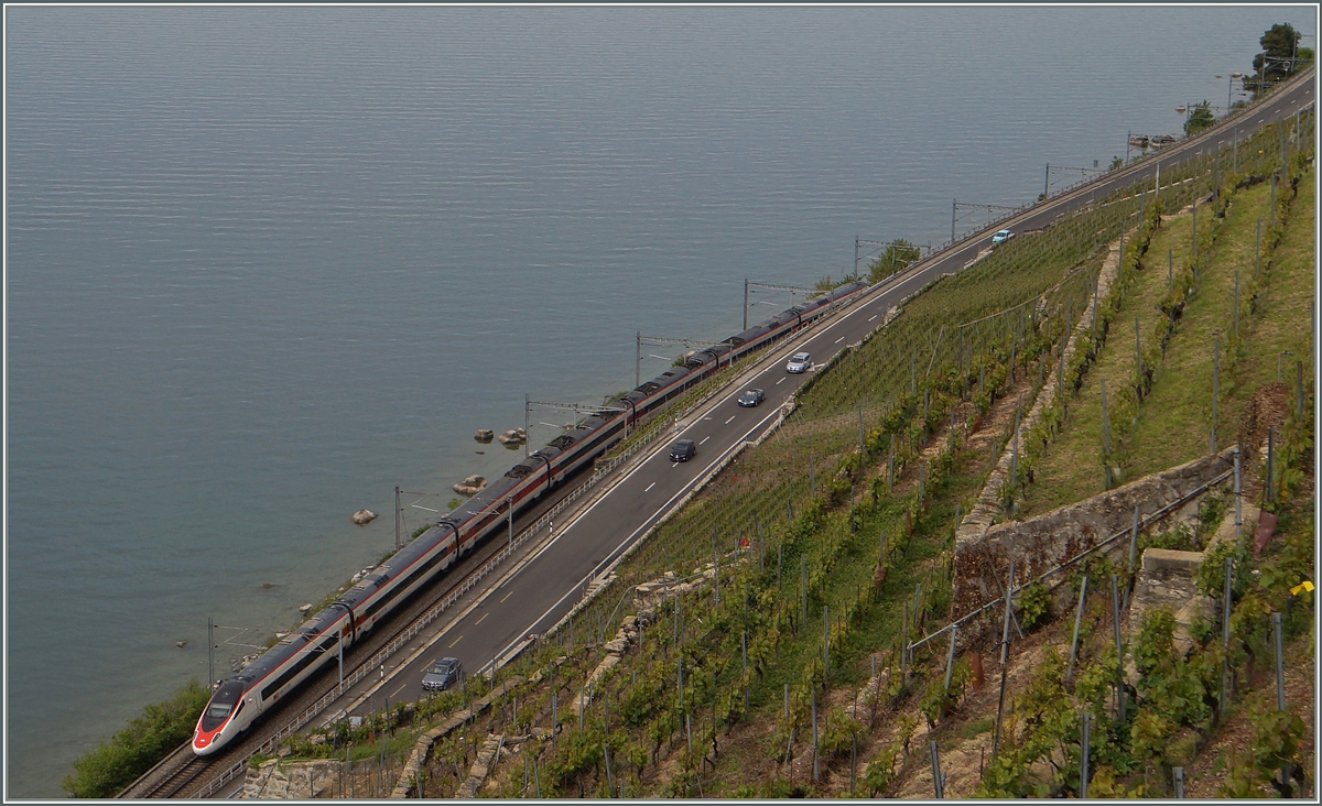 A SBB ETR 610 on the way from Milan to Genevea near Rivaz.
08.05.2014