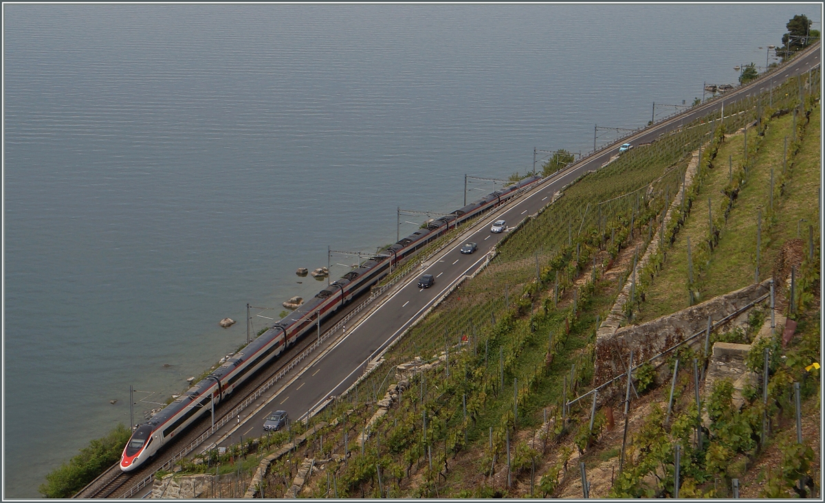 A SBB ETR 610 on the way from Milan to Genevea near Rivaz.
08.05.2014