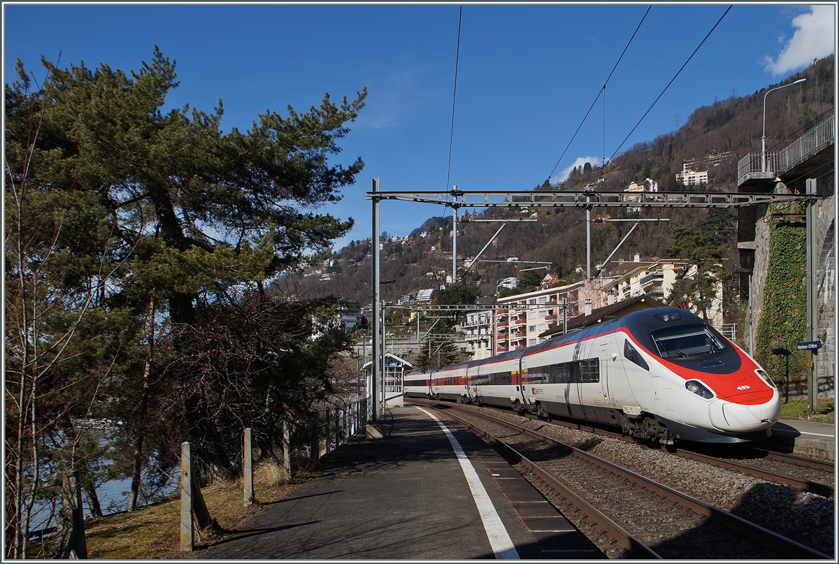 A SBB ETR 610 on the way to Milan by Veytaux.
03.03.2015