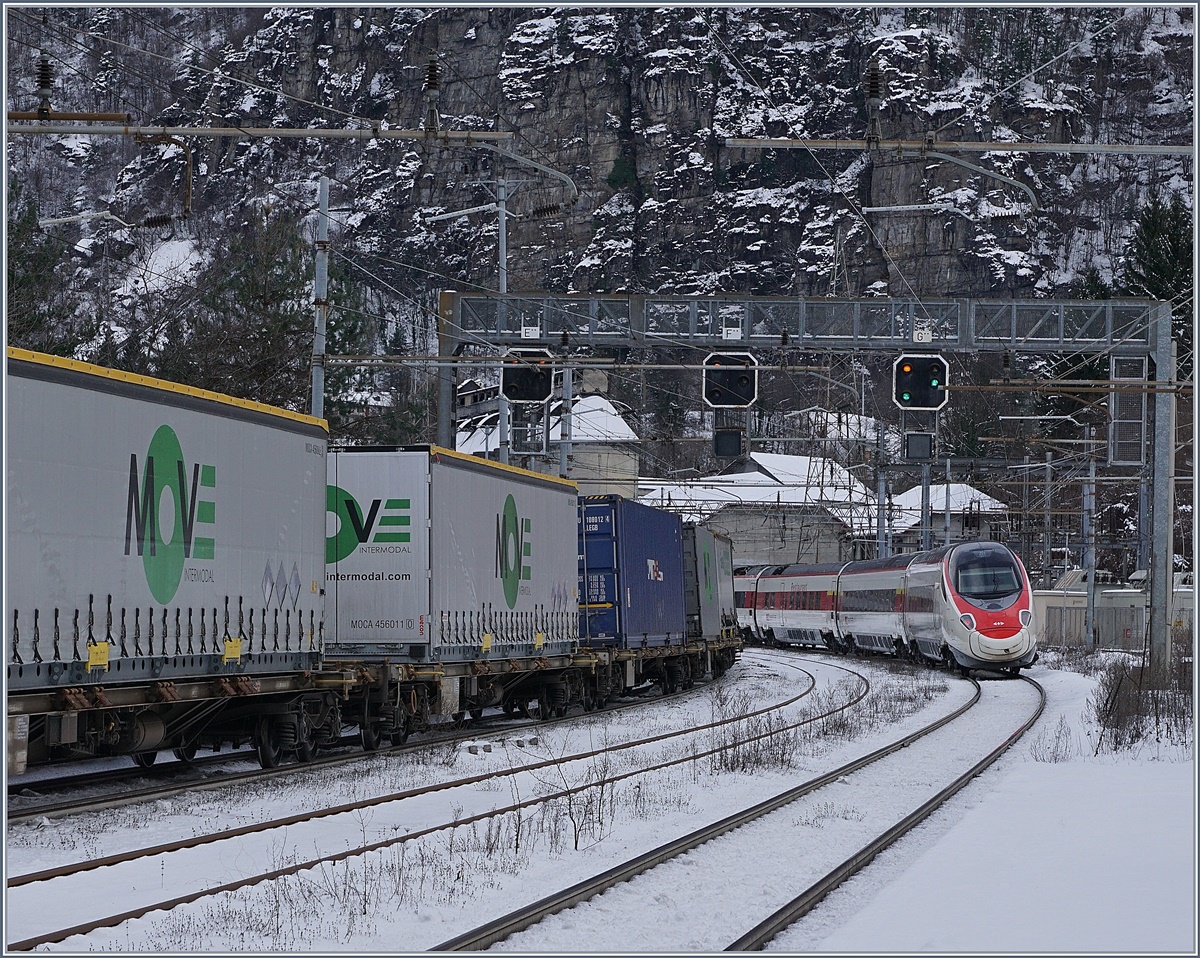 A SBB ETR 610 on the way to Basel in Varzo.
14.01.2017