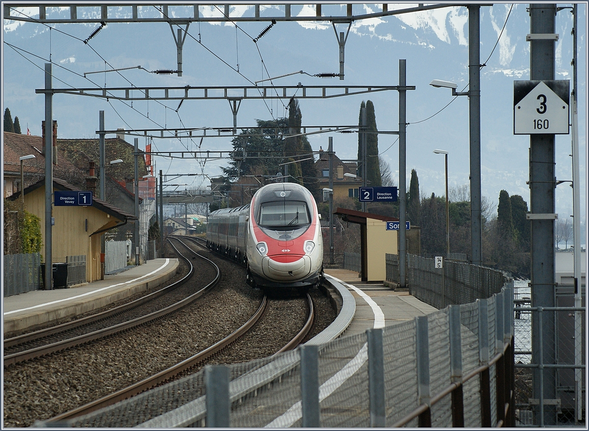 A SBB ETR 610 on the way from Milan to Geneva by St Saphorin.
03.04.2017