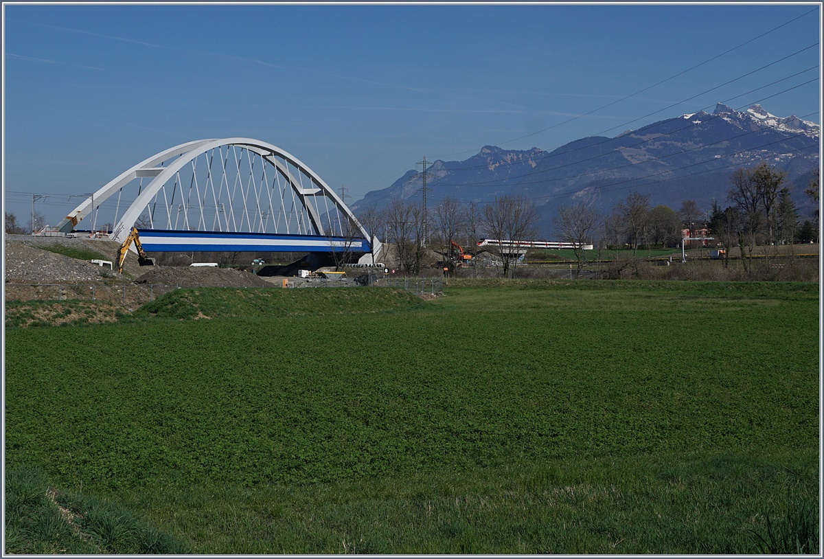 A SBB ETR 610 on the way to Geneve near Bex.
27.03.2017