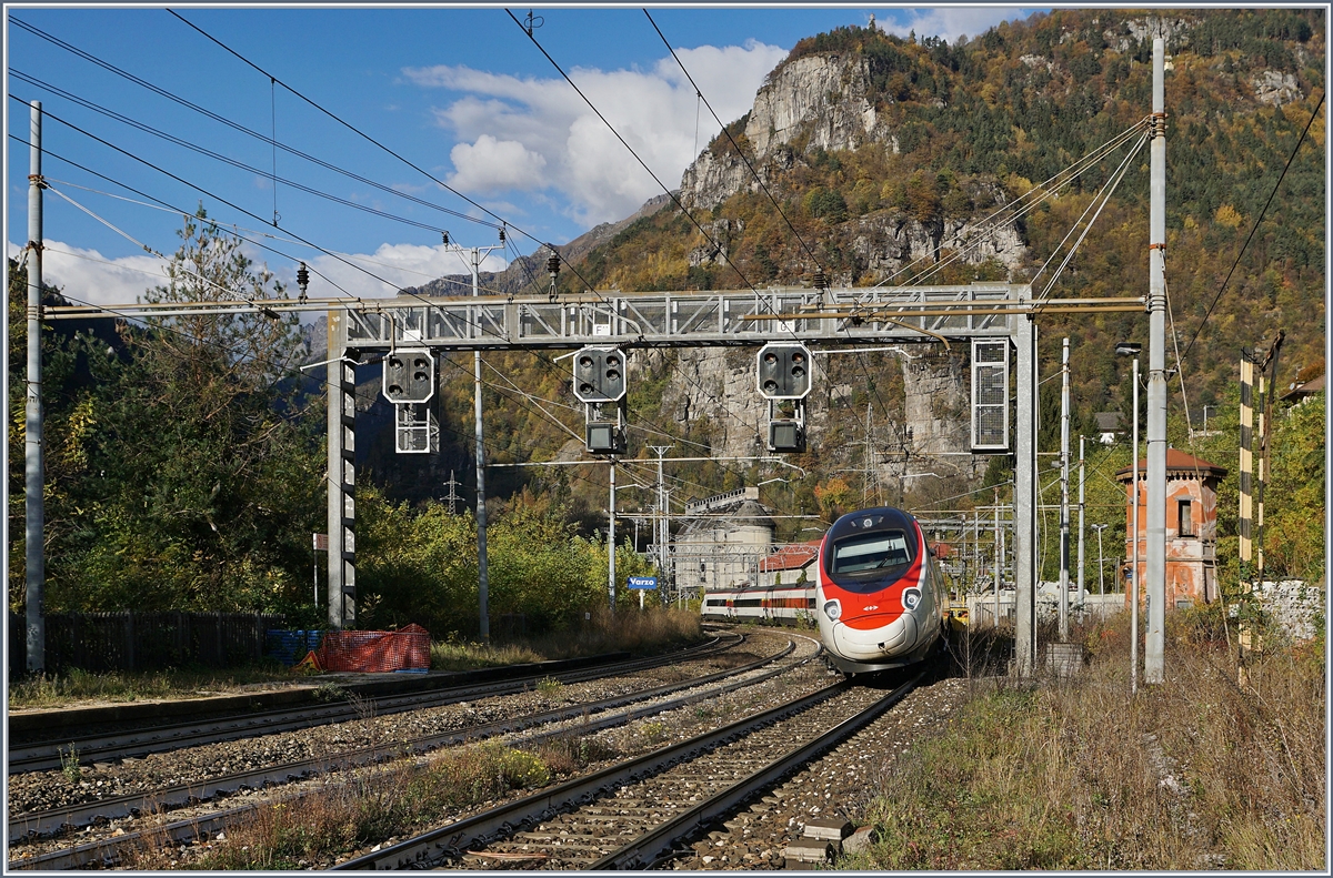 A SBB ETR 610 on the way to Venezia in Varzo.
27.10.2017