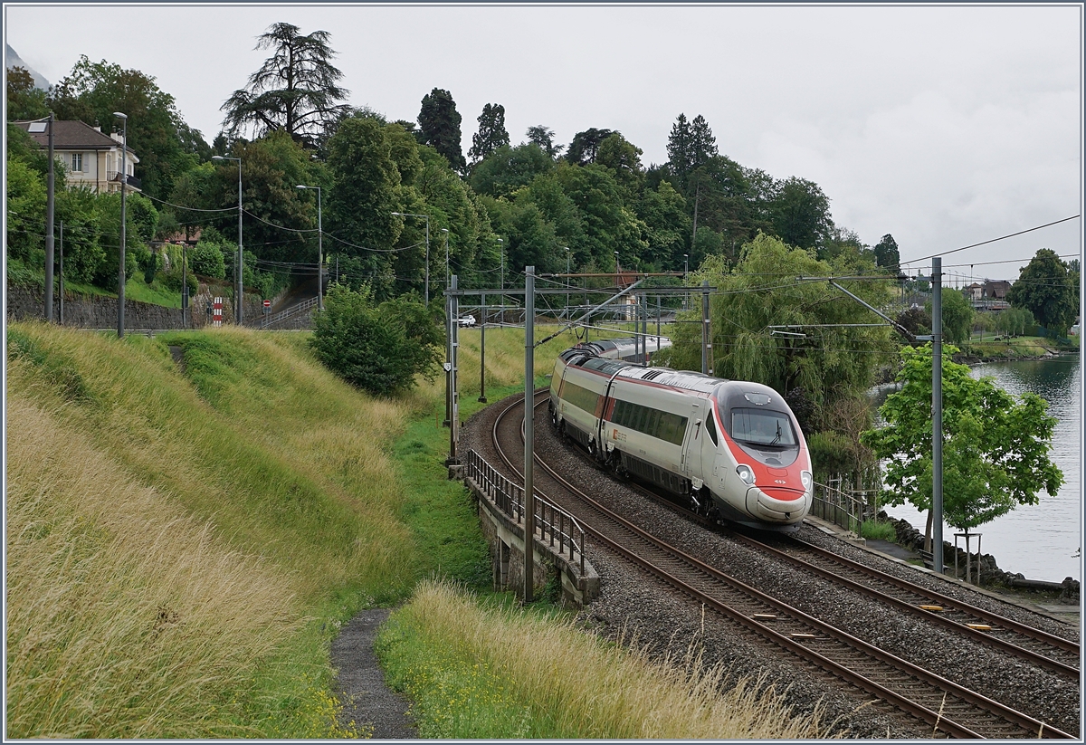 A SBB ETR 610 on the way to Geneva near Villeneuve.
12.03.2018