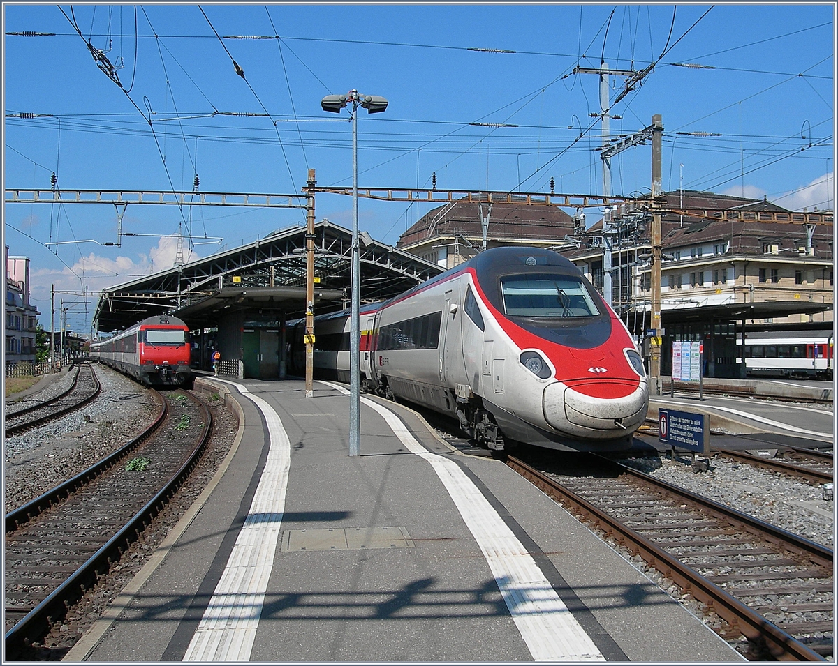 A SBB ETR 610 on the way from Milan to Geneva makes his stop in Lausanne.
04.09.2018