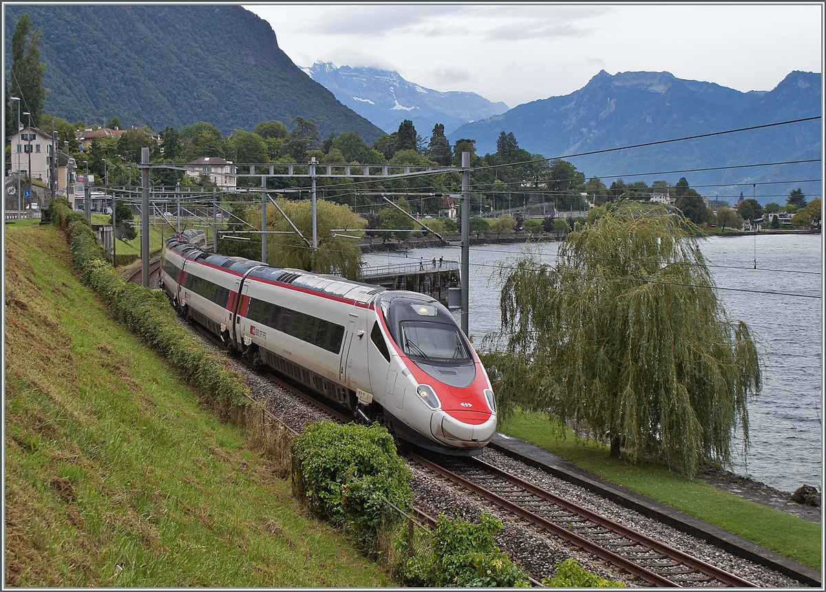 A SBB ETR 610 on the way from Milano to Geneva by Villeneuve. 

26.09.2021