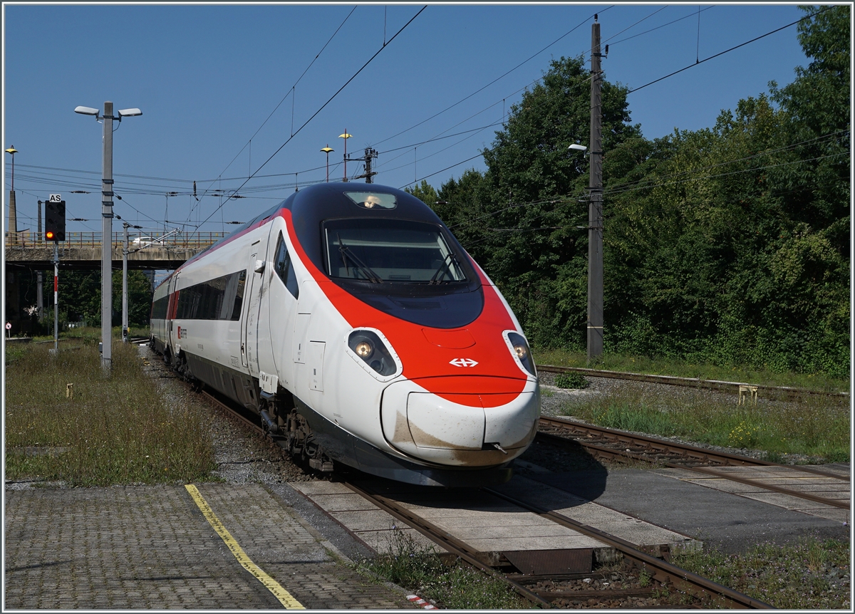 A SBB ETR 610 on the way from Zürich to München is arriving at Bregenz. 

14.08.2021