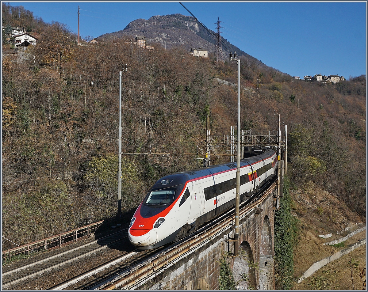 A SBB ETR 610 RABe 503 from Geneve to Venezia SL by Preglia.
21.11.2017