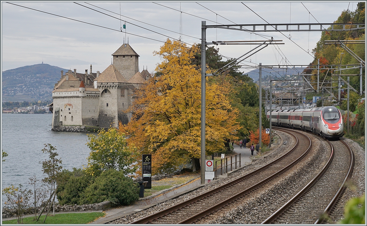 A SBB ETR 610 (RABe 503) is the EC 39 on the way to Milano; this train was pictured by the Castel of Chillon. 

21.10.2020