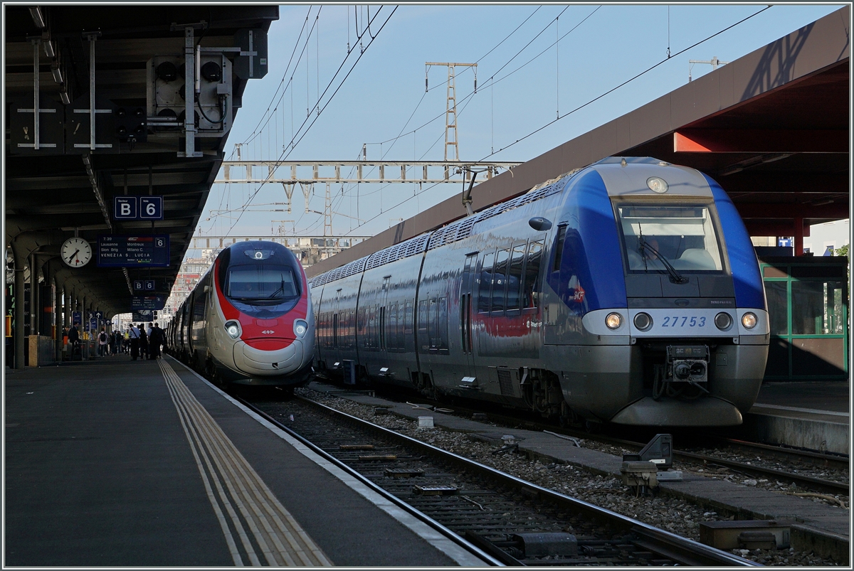 A SBB ETR 610 to Venezia SL and the SNCF TER 96601 from Bellegarde (Ain) in Geneva. 
20.06.2016