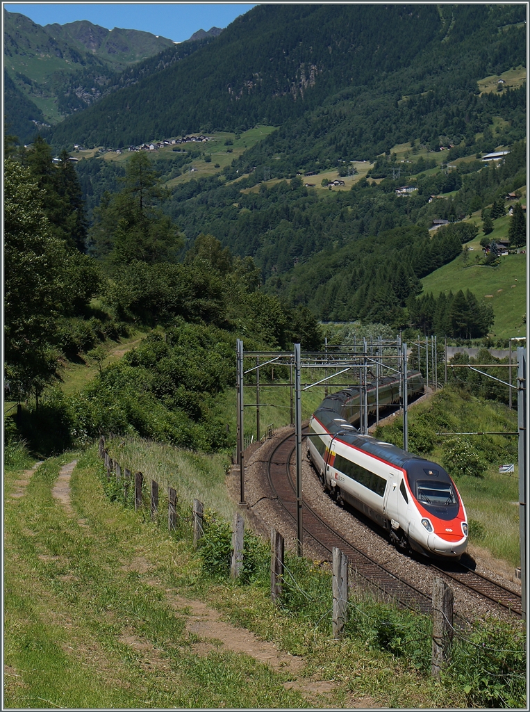 A SBB ETR on the way to Milano near Rodi Fiesso.
24.06.2015